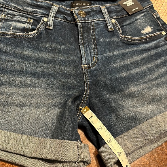Silver Jeans Suki Jean Short.”Boyfriend Short Mid Rise” multiple sizes available - Picture 16 of 16